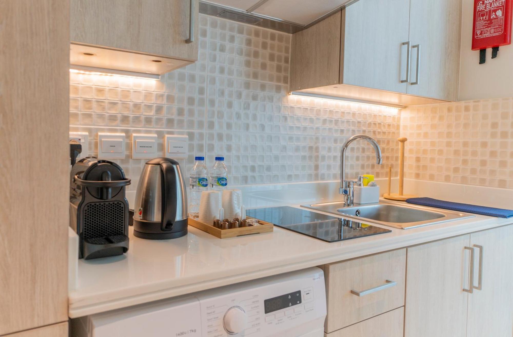 Studio With Pool And Private Beach Access On Palm Jumeirah 두바이 외부 사진